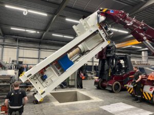 Hydraulische dieptrekpers plaatsen